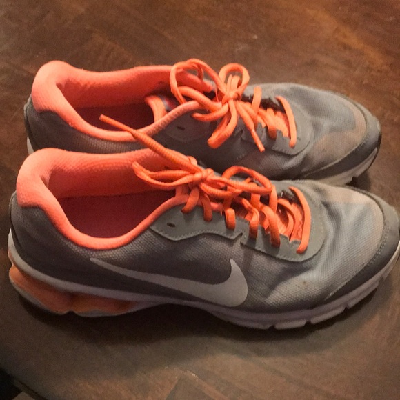 Nike Shoes - Nike relax run running shoes in wonderful condition. Size 9.5